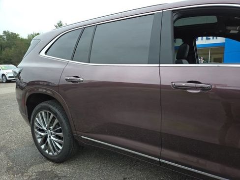 Used 2025 Buick Enclave Avenir w/ Super Cruise Package AWD/4WD image 37