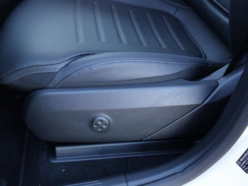 Used 2026 Mercedes-Benz GLC 300 4MATIC image 43
