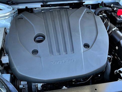 Used 2022 Volvo XC60 B5 Momentum w/ Advanced Package image 14