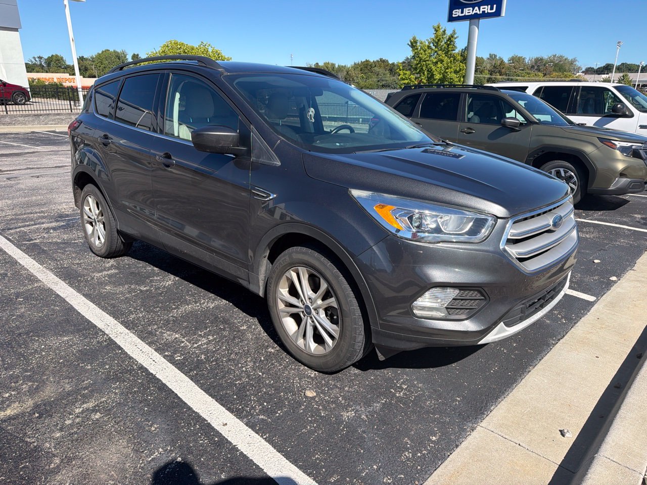 Used 2019 Ford Escape SEL AWD/4WD image 2