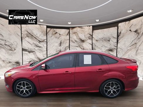 Used 2016 Ford Focus SE w/ SE Sport Package image 4