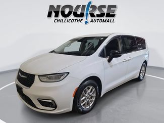 Used 2024 Chrysler Pacifica Touring-L FWD video 1