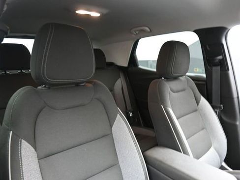 Used 2024 Chevrolet TrailBlazer LT w/ LT Cold Weather Package FWD image 28