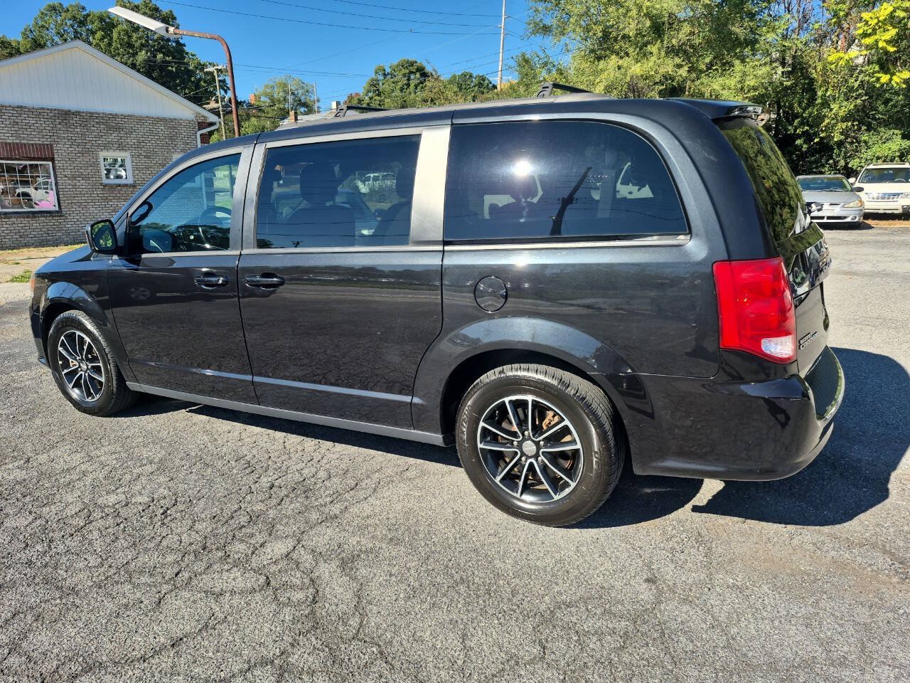 Used 2019 Dodge Grand Caravan GT FWD image 4