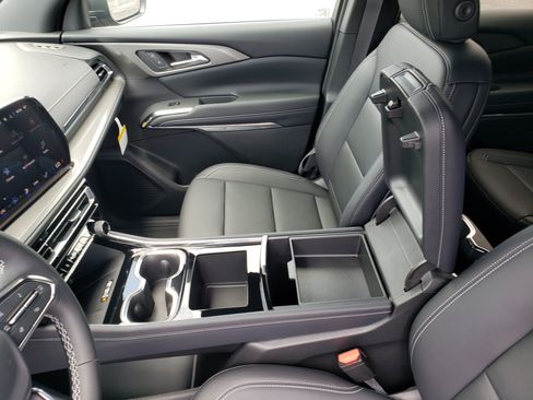 New 2026 Chevrolet Traverse LT w/ Sun and Wheel Package FWD image 29
