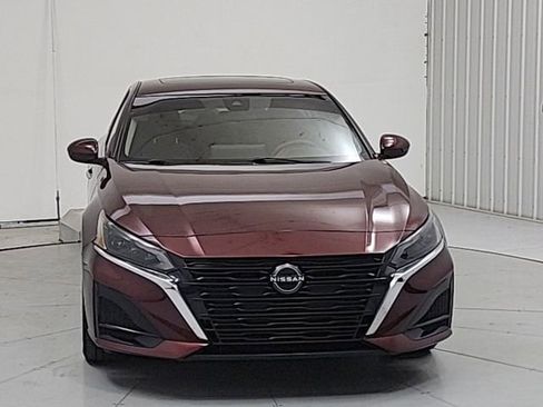 Used 2025 Nissan Altima 2.5 SV w/ SV Special Edition Package FWD image 2