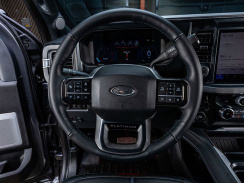 Used 2025 Ford F250 Platinum AWD/4WD image 18