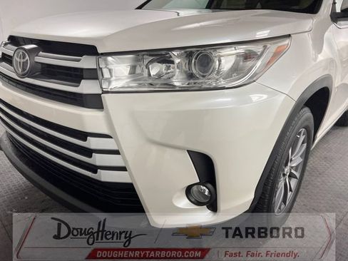 Used 2018 Toyota Highlander XLE FWD image 11