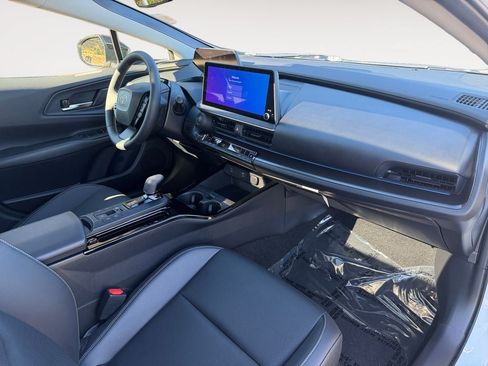 Used 2026 Toyota Prius Plug-In Hybrid FWD image 26