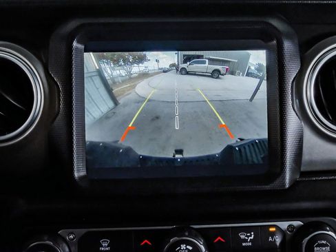 Used 2018 Jeep Wrangler Unlimited Sahara image 20