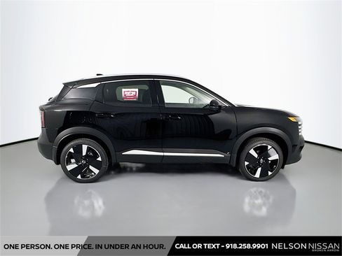 New 2025 Nissan Kicks SR w/ SR Premium Package image 4