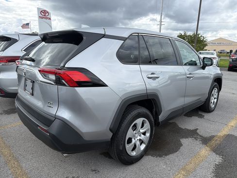 Used 2023 Toyota RAV4 LE AWD/4WD image 7