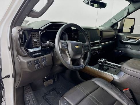 Used 2023 Chevrolet Silverado 1500 High Country w/ High Country Premium Package image 9