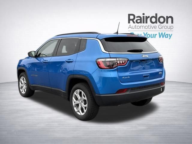 Used 2024 Jeep Compass Latitude AWD/4WD image 5