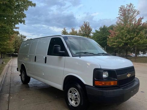 Used 2015 Chevrolet Express 2500 image 13