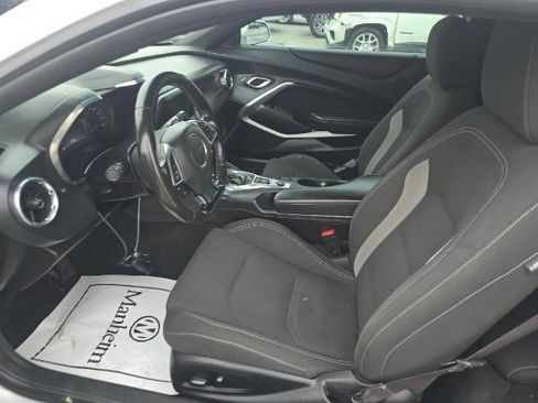 Used 2018 Chevrolet Camaro LT image 4