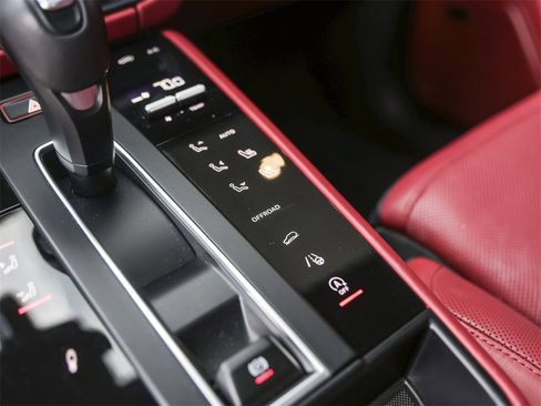 Certified 2023 Porsche Macan S image 29