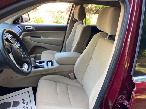 Used 2016 Jeep Grand Cherokee Laredo image 30