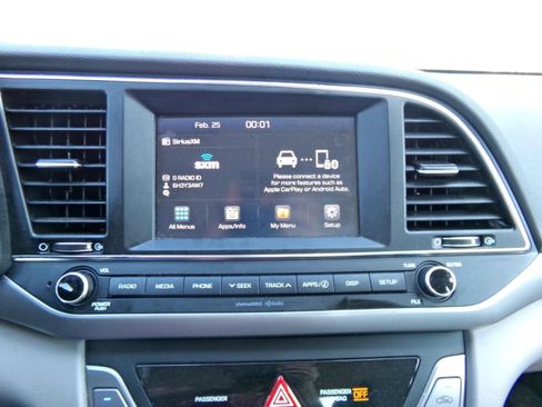 Used 2017 Hyundai Elantra SE image 7