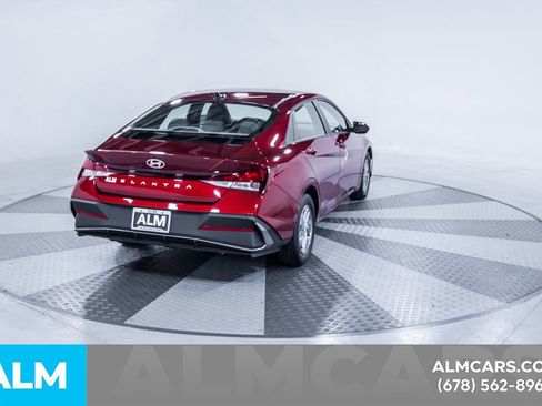 Used 2025 Hyundai Elantra SE image 9