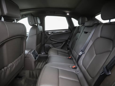Used 2020 Porsche Macan AWD/4WD image 21