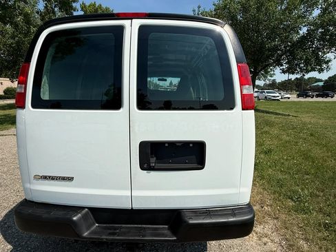 Used 2019 Chevrolet Express 2500 w/ Driver Convenience Package RWD image 4
