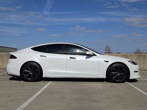 Used 2022 Tesla Model S image 9