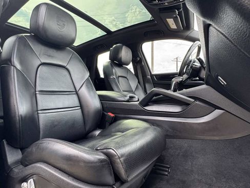 Used 2019 Porsche Cayenne AWD/4WD image 30