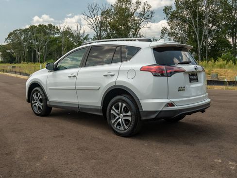 Used 2018 Toyota RAV4 LE w/ All Weather Liner Package FWD image 7