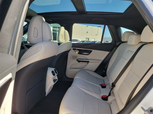 Used 2025 Mercedes-Benz GLC 300 4MATIC image 13