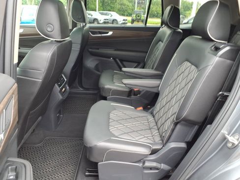 Used 2024 Volkswagen Atlas SEL Premium R-Line AWD/4WD image 7