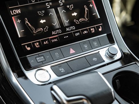 Used 2020 Audi Q8 Premium Plus image 27