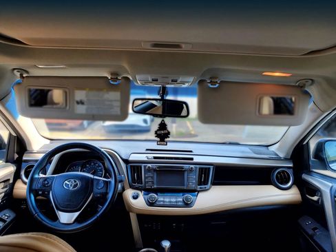 Used 2015 Toyota RAV4 Limited FWD image 2