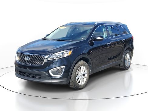 Used 2018 Kia Sorento LX image 2