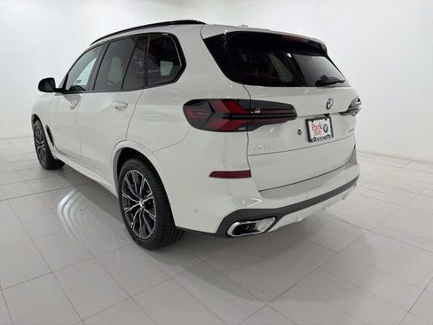 Used 2026 BMW X5 xDrive40i w/ M Sport Package AWD/4WD image 3