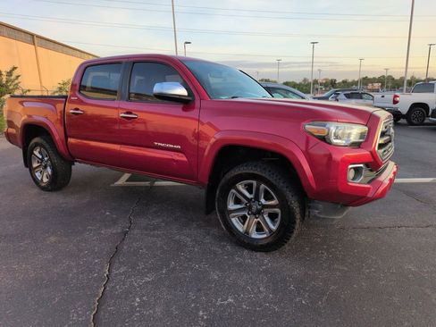 Used 2017 Toyota Tacoma Limited w/ Tow Package image 7