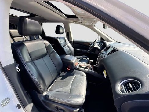 Used 2019 Nissan Pathfinder Platinum image 31