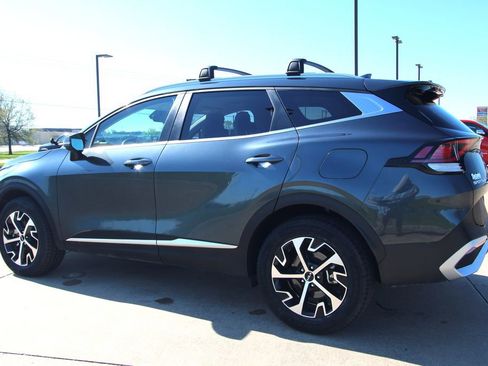 Used 2024 Kia Sportage EX image 15