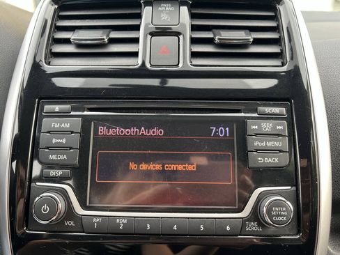 Used 2017 Nissan Versa Note SV FWD image 19