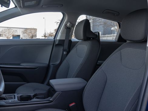 New 2025 Kia K4 LXS image 32