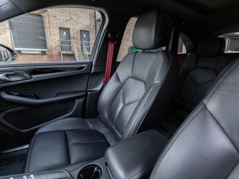 Used 2019 Porsche Macan S image 21