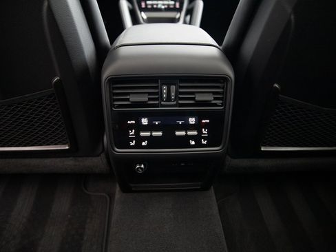 Certified 2024 Porsche Cayenne Coupe image 24