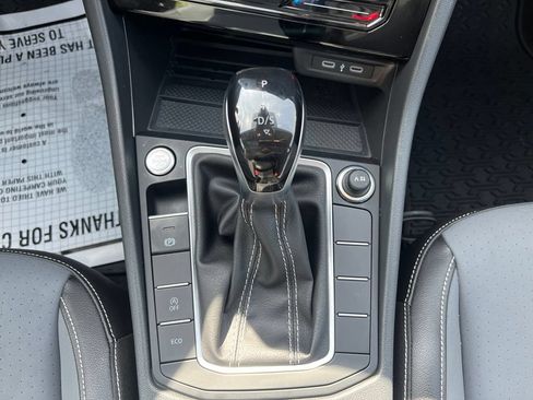 Used 2026 Volkswagen Jetta SE FWD image 15