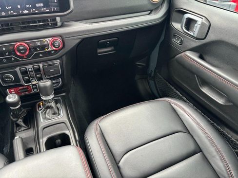 Used 2024 Jeep Gladiator Rubicon w/ Convenience Group AWD/4WD image 15