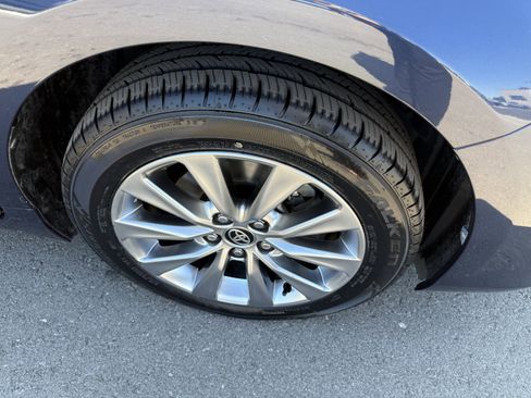 Used 2015 Toyota Camry XLE w/ Convenience Package FWD image 14