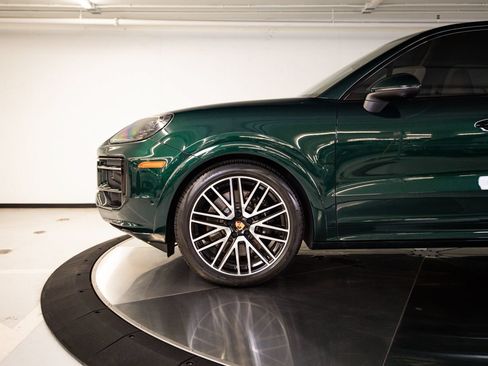 Used 2024 Porsche Cayenne S AWD/4WD image 11