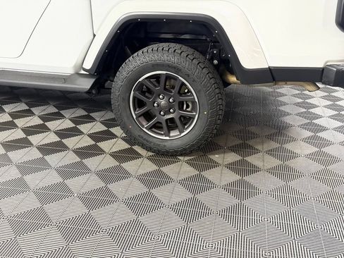 Certified 2023 Jeep Gladiator Overland w/ Popular Equipment Package AWD/4WD image 9
