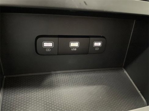 Used 2024 Kia Carnival LX image 26