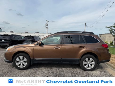 Used 2012 Subaru Outback 2.5i Premium w/ All-Weather Pkg AWD/4WD image 6
