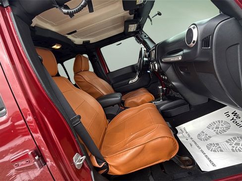 Used 2012 Jeep Wrangler Unlimited Sahara image 15